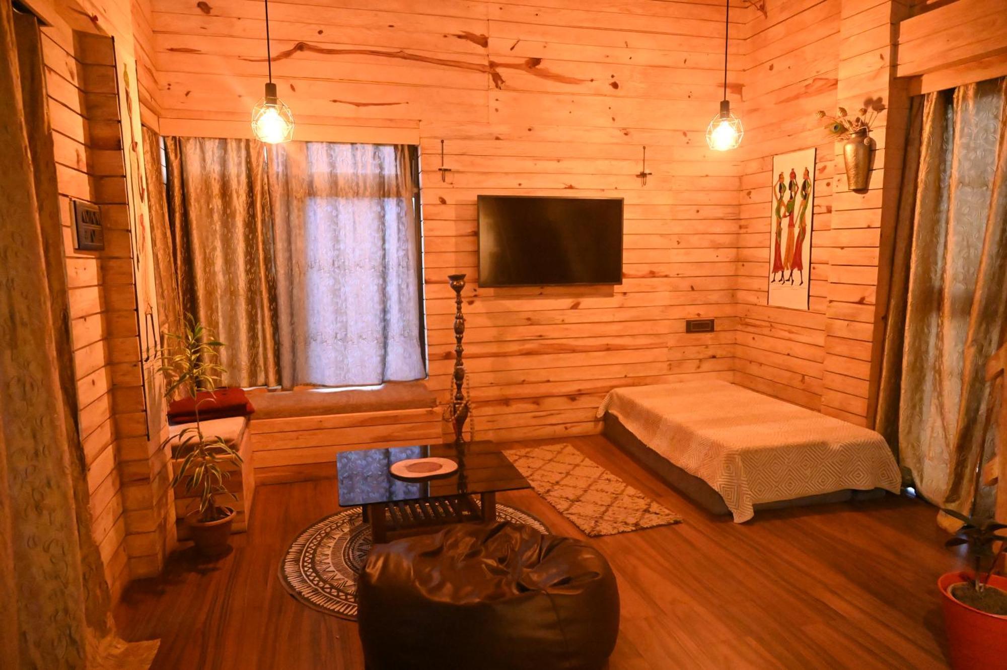 The Cabin By The Bayou Bed & Breakfast Guwahati Bagian luar foto