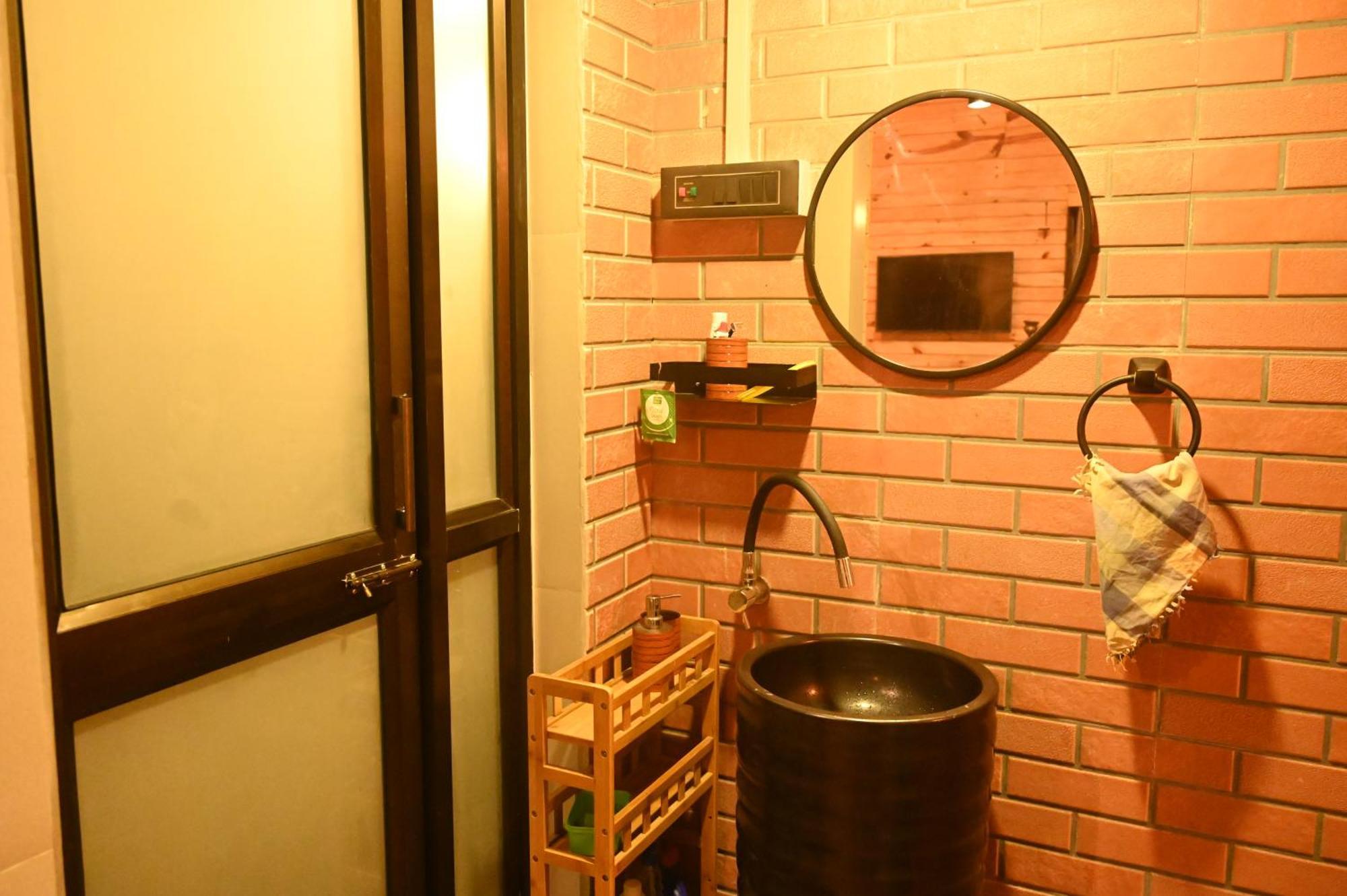 The Cabin By The Bayou Bed & Breakfast Guwahati Bagian luar foto